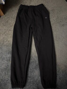 ALO Yoga Black Women's Track Joggers with Subtle Logo